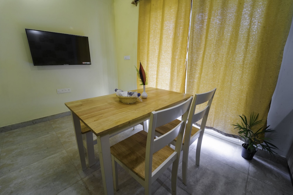 Premium Ac Apartment with Balcony