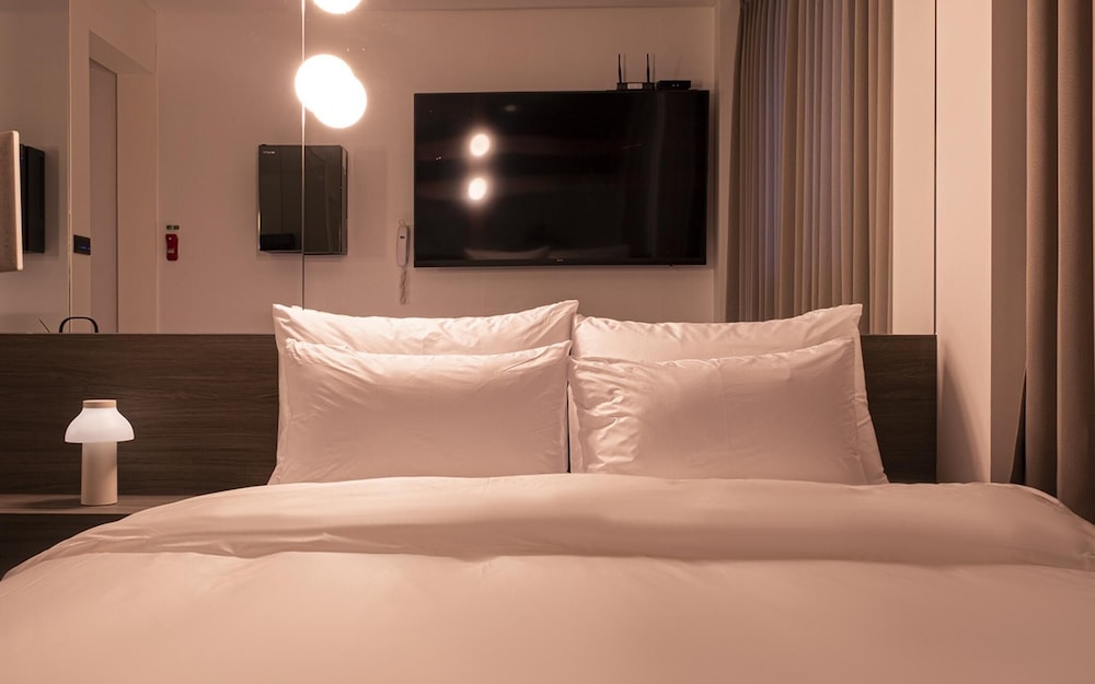 Room (Meditation (TV Netflix and YouTube Av)