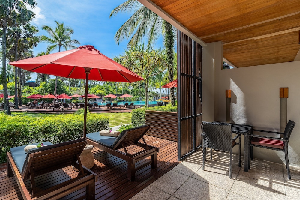 Deluxe Room, 1 King Bed (Lanai) - Photo 3