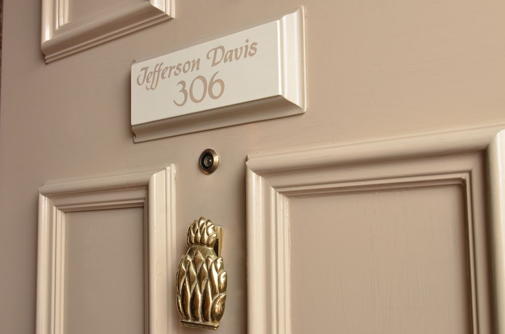 Standard Suite, Private Bathroom (Jefferson Davis) photo 3