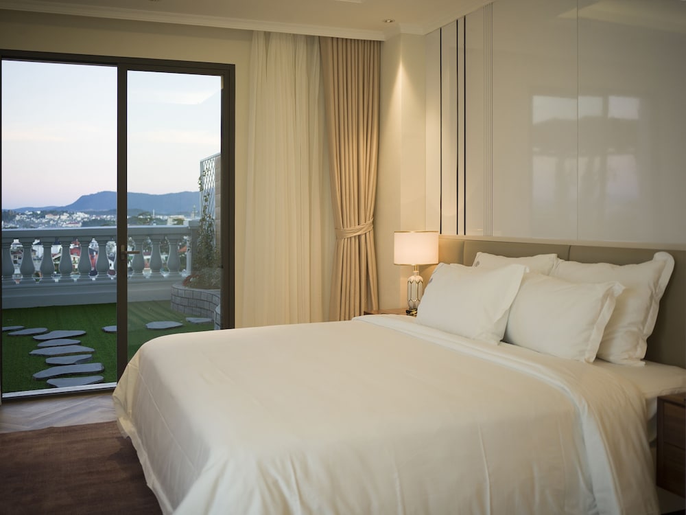 Grand Suite, Garden View - Photo 10