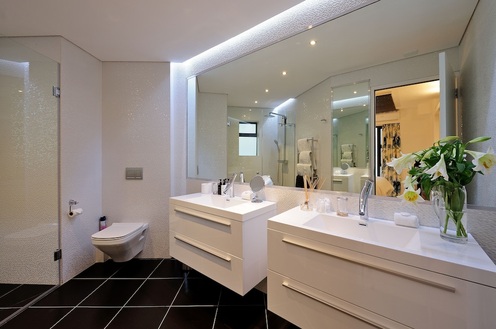 Luxury Seascape Suite - Photo 1