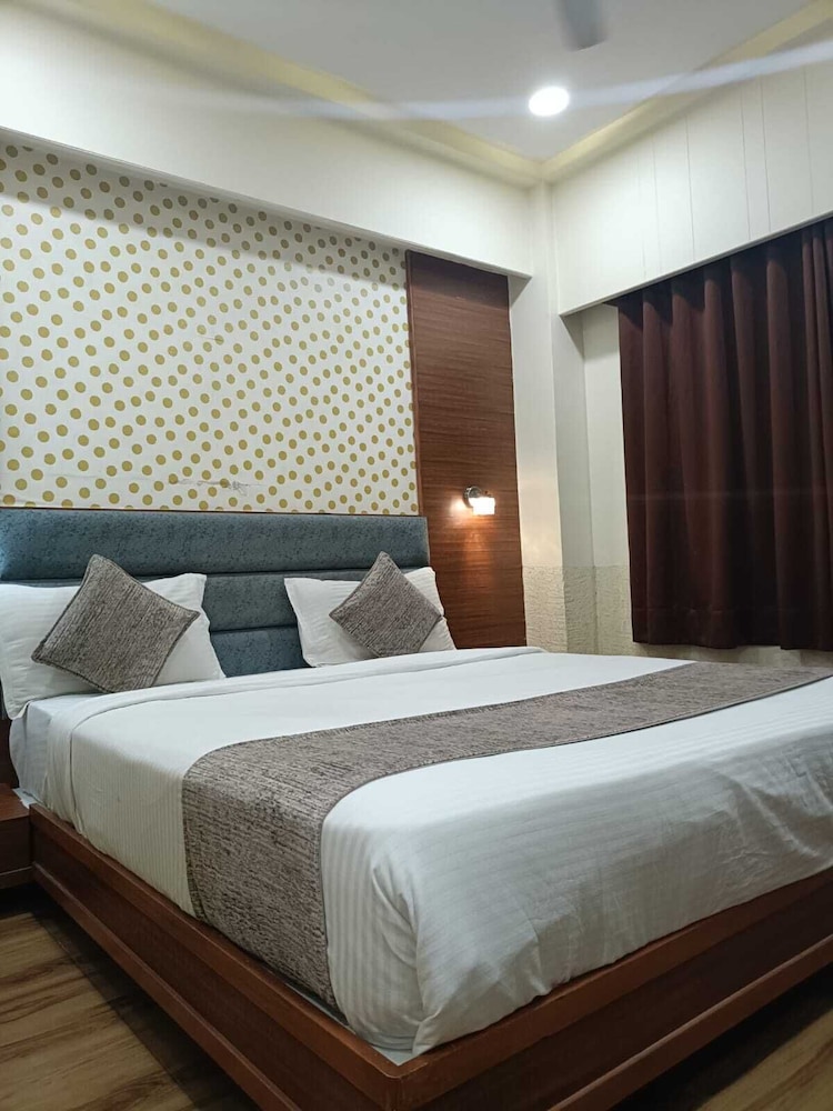Deluxe Double Room, City View