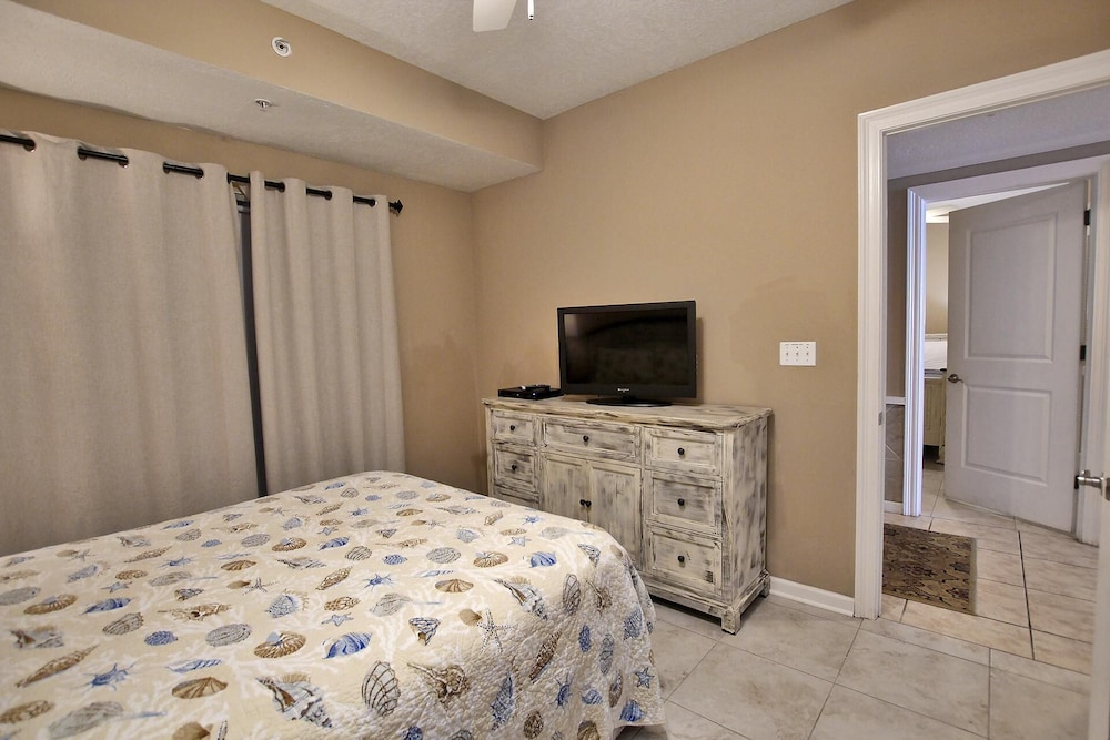 Condo, Multiple Beds (Colonnades 1202)