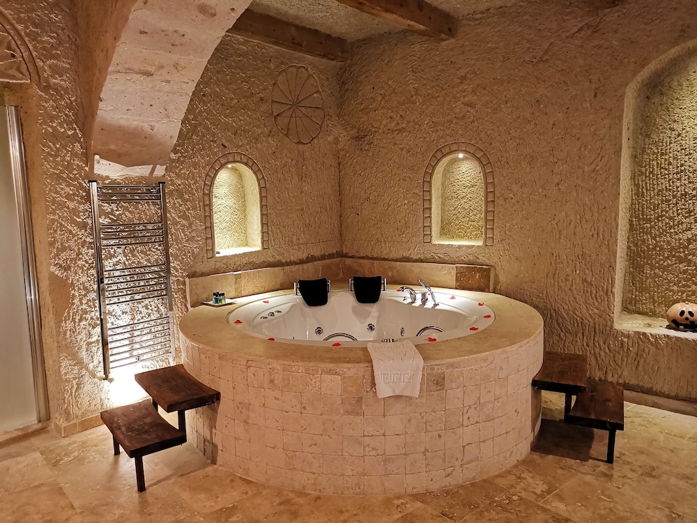 Royal Cave Suite - Photo 6