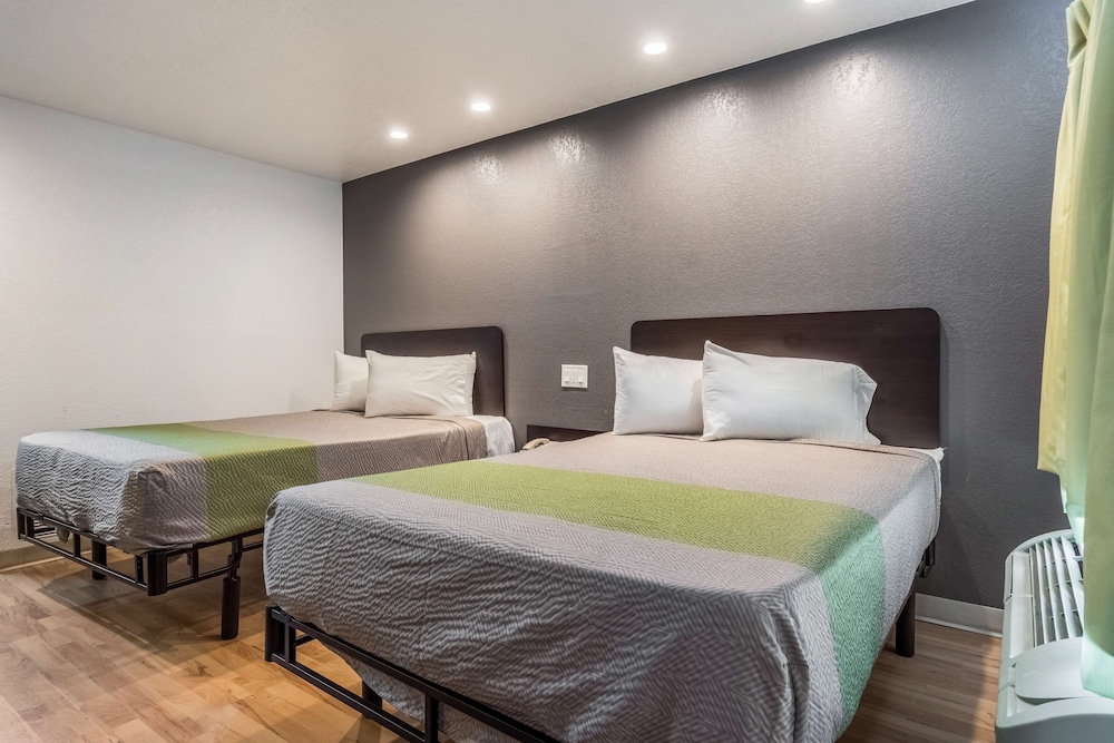 Deluxe Room, 2 Double Beds, Accessible, Non Smoking photo 3