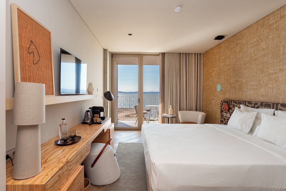 Superior Room, River View - Photo 5