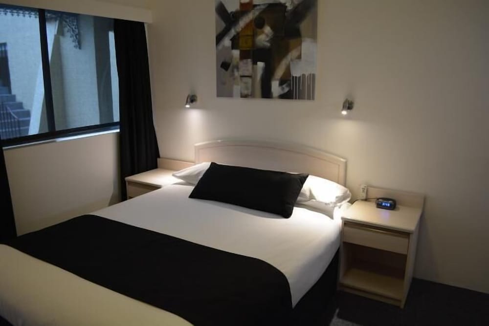 Corporate Queen Room - Photo 8
