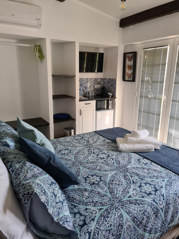 Classic Double Room, Private Bathroom, Courtyard Area photo 3