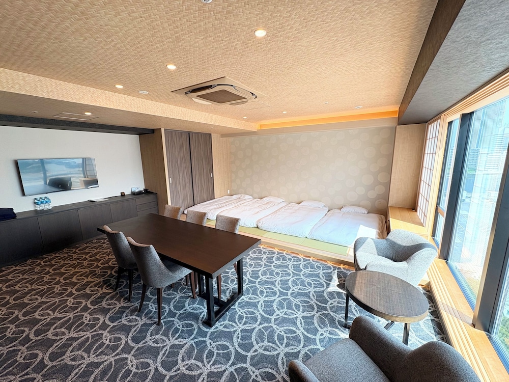 Suite Room with Japanese-style 4 Futon