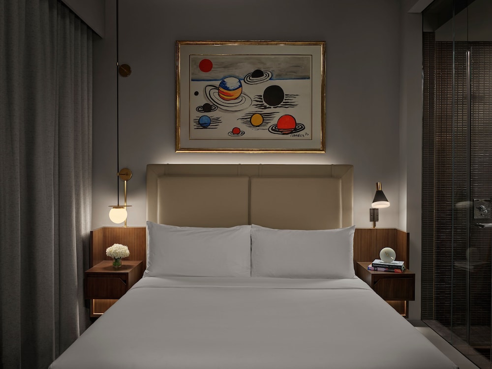 Room, 1 King Bed (Modern)