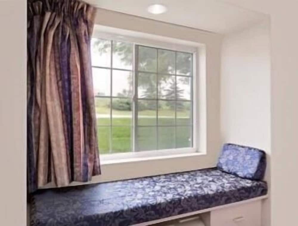 Standard Room, 1 Queen Bed, Accessible - Photo 4
