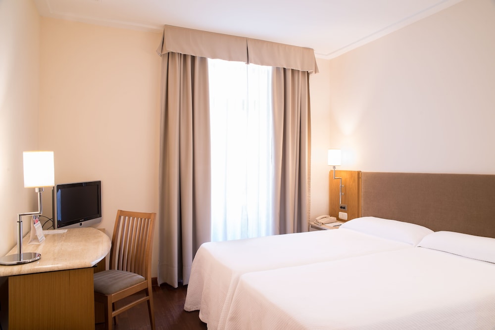 Superior Twin Room (Alhambra) - Photo 10