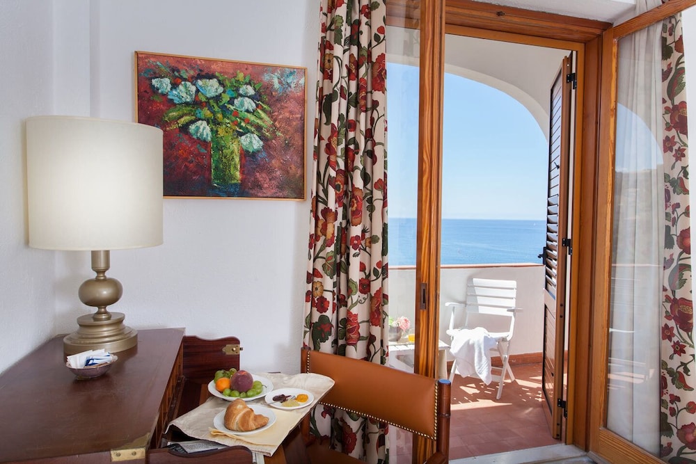 Standard Room, Balcony, Mountain View - Photo 7