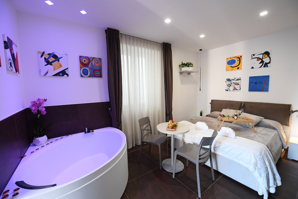 Double Room, Jetted Tub (Irene) photo 2