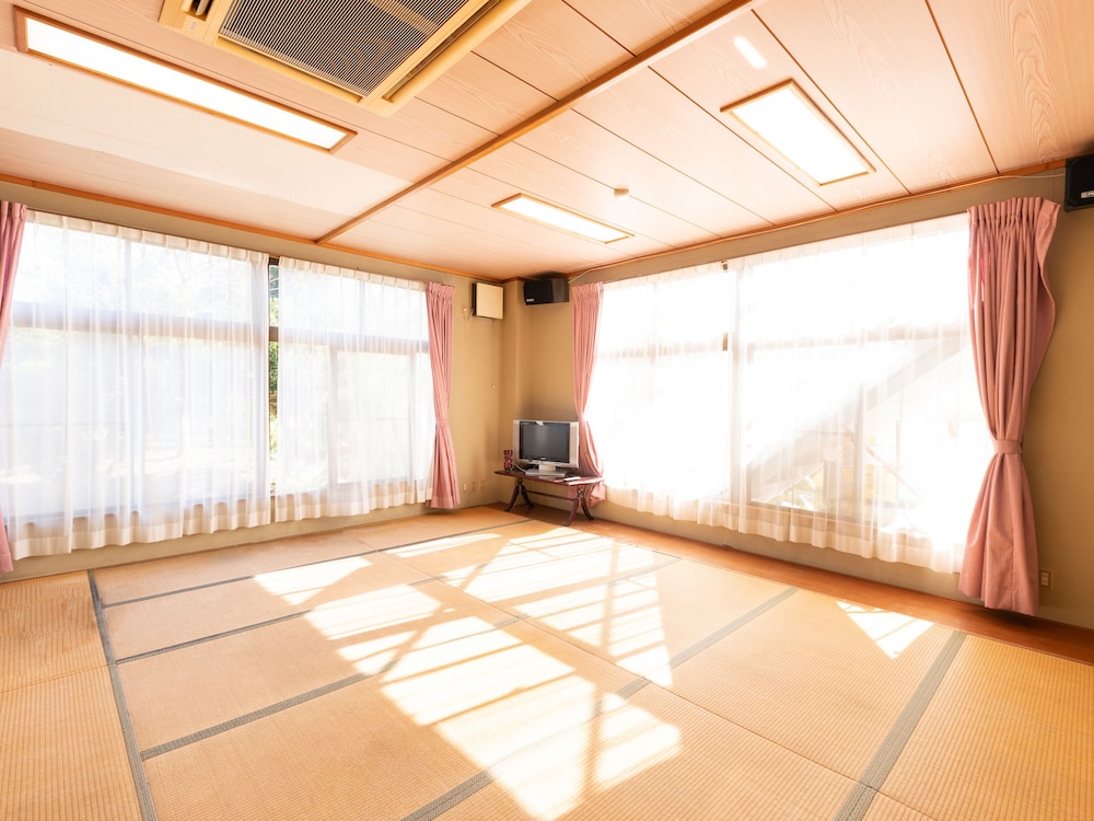 Japanese Room with Shared Washroom - 10 pax, Non-Smoking - Photo 1