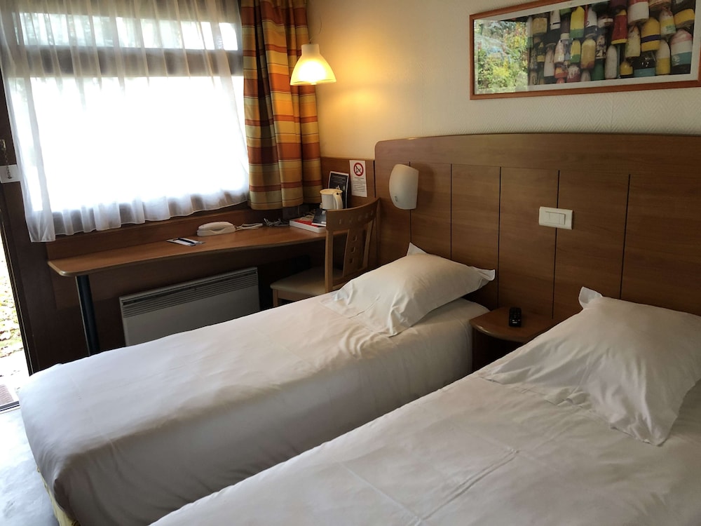 Standard Room, 2 Twin Beds - Photo 7