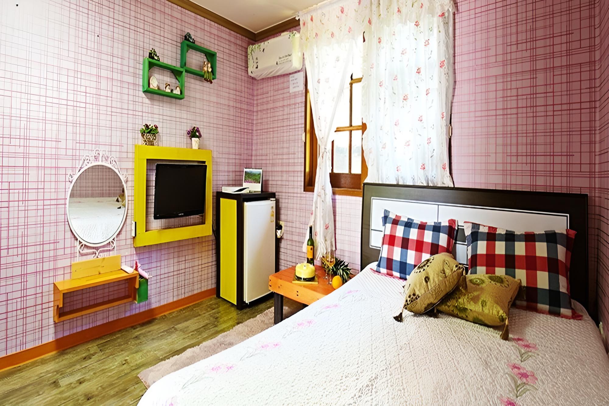 Room (Room 105) photo 1