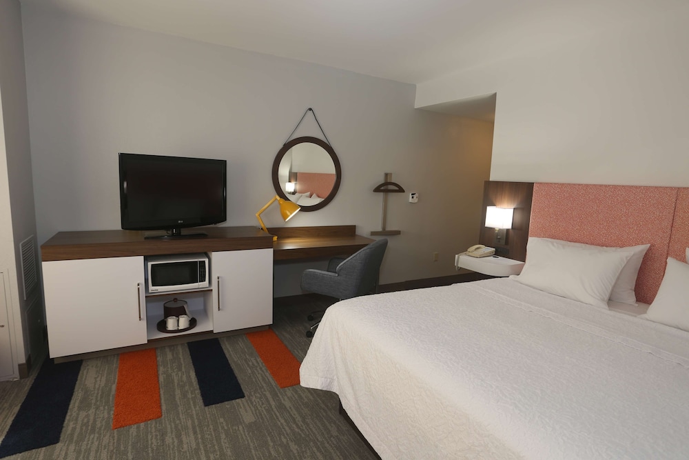 Room, 1 King Bed - Photo 3