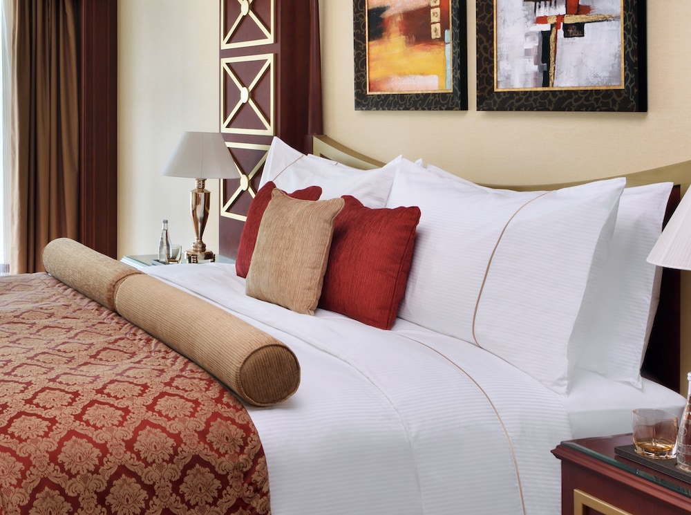 Deluxe Room, 1 King Bed (Deluxe)