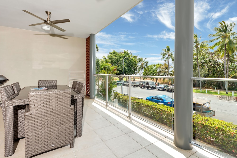 Premium Apartment, 2 Bedrooms, Beach View photo 2