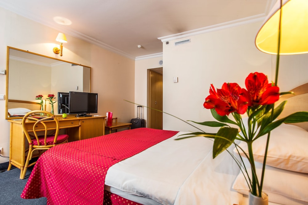 Superior Room, 1 King Bed, Non Smoking - Photo 3