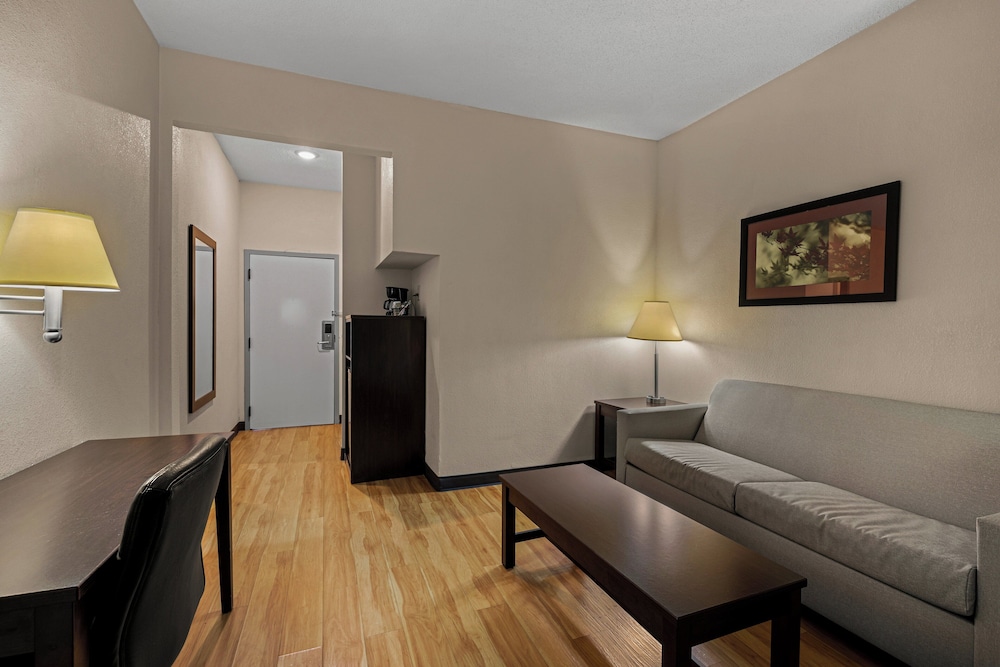 Suite, 1 Queen Bed, Accessible, Non Smoking (Roll-In Shower) - Photo 3