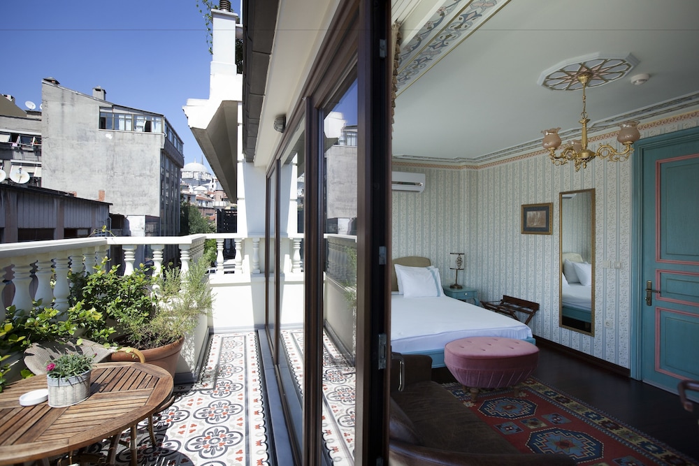 Penthouse (Balcony, Partial Sea View) photo 3