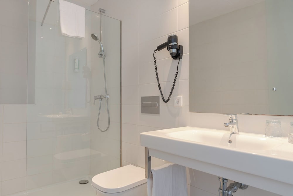 Double Room, Partial Sea View (1 Adult + 1 Child) thumbnail 5
