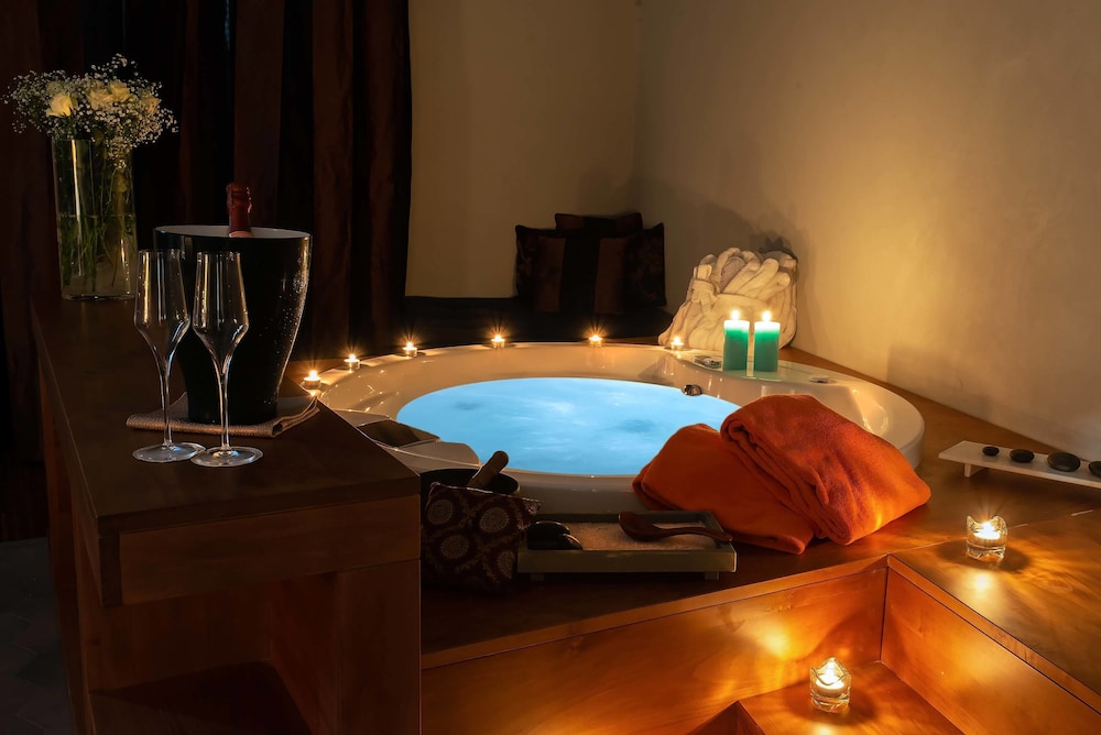 Junior Suite, Jetted Tub