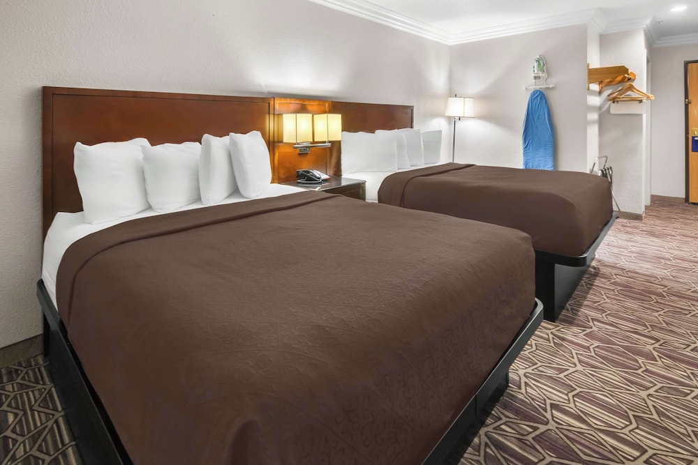 Standard Room, 2 Queen Beds, Accessible, Refrigerator & Microwave photo 2