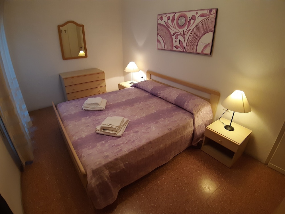Family Apartment, 3 Bedrooms, Sea View, Beachside photo 1
