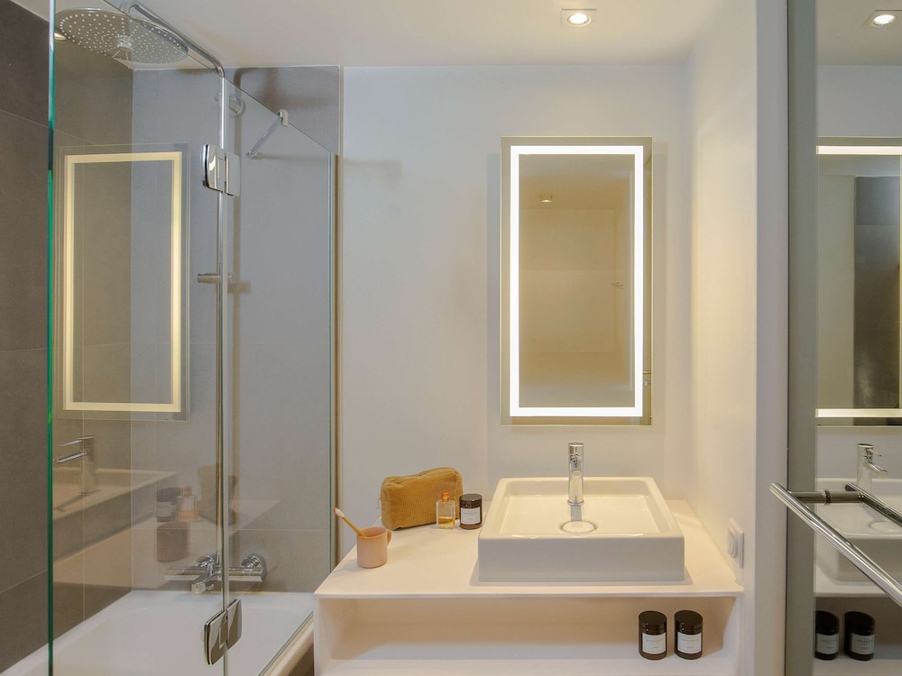 Novotel Paris Porte De Versailles bathroom photo