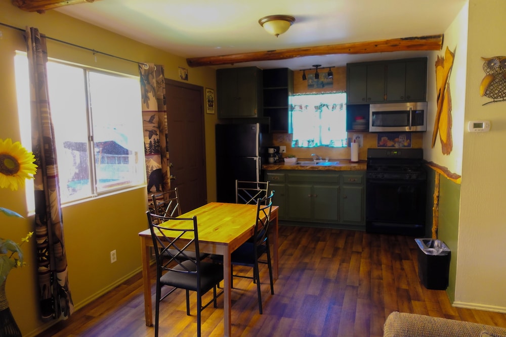 Lazy Owl Cabin, 2 Bedrooms photo 3