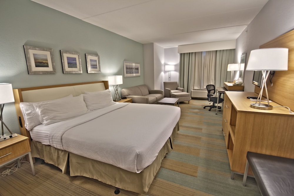 Standard Room, 1 King Bed (Walk-In Shower) - Photo 2
