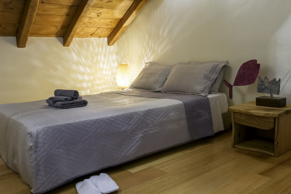 Apartment, 1 Double Bed Attic, Pool Access photo 3