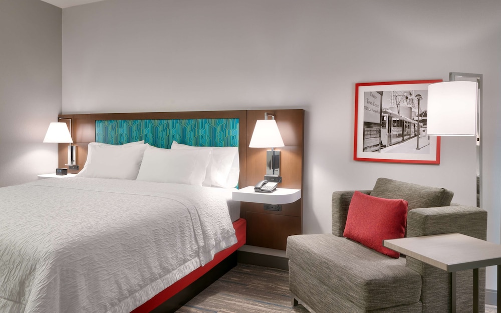 Room, 1 King Bed, Accessible, Bathtub - Photo 3