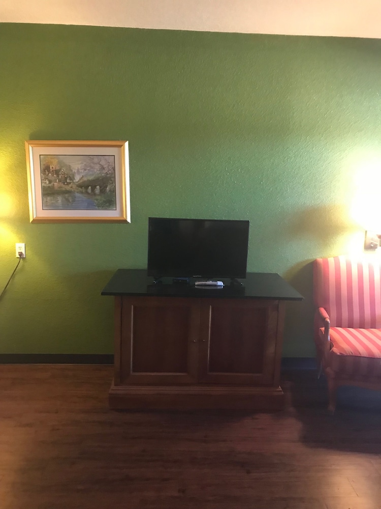 Basic Double Room, 2 Double Beds, Non Smoking photo 1