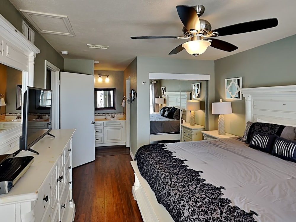 Condo (2 Bedrooms)