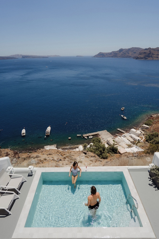 Deluxe Villa with Outdoor Private Heated Pool and Caldera View - Photo 14