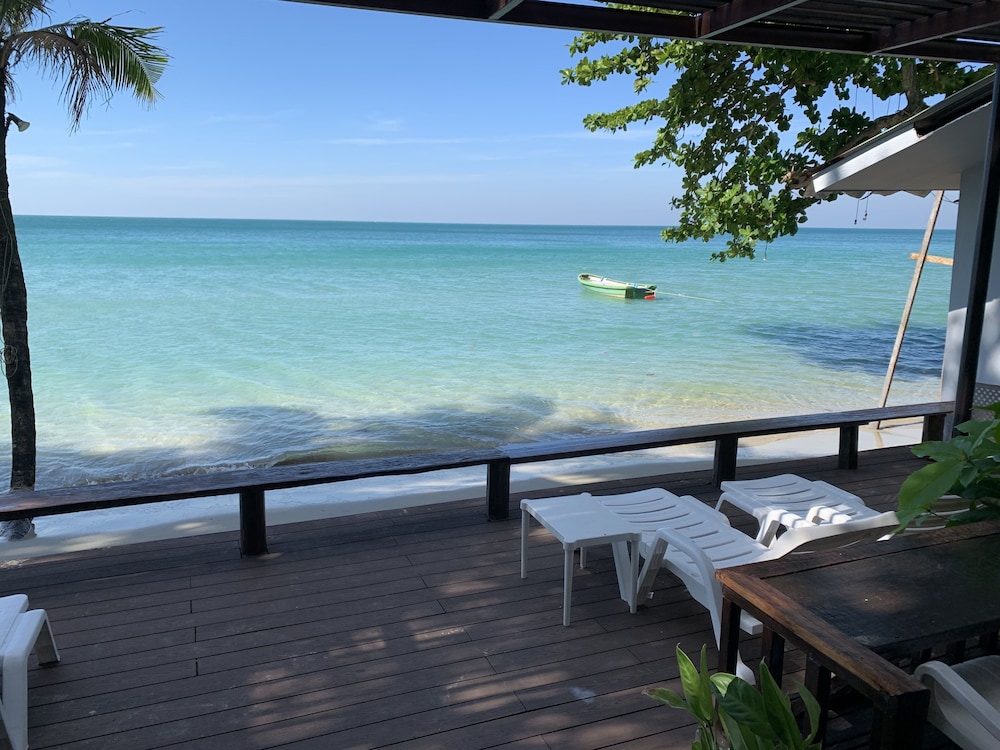 Family Beachfront (Sea Facing)
