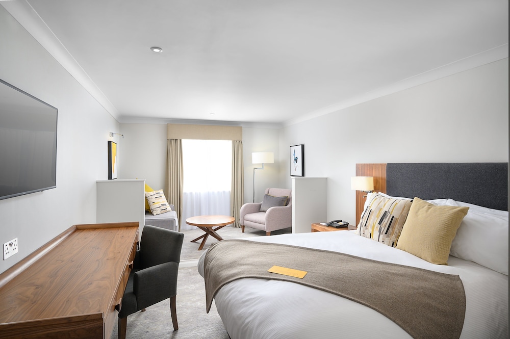 Standard Room, 1 Queen Bed (Bath Shower Combination) photo 1