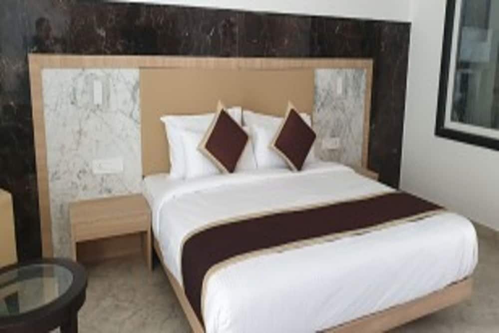 Family Rooms - Photo 9