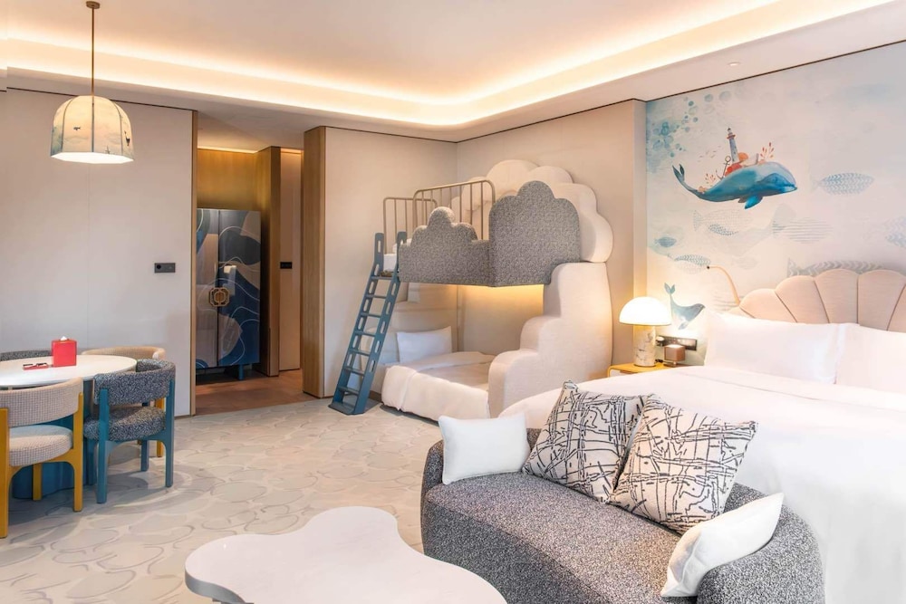 Family Room, Multiple Beds, Courtyard View, Courtyard Area