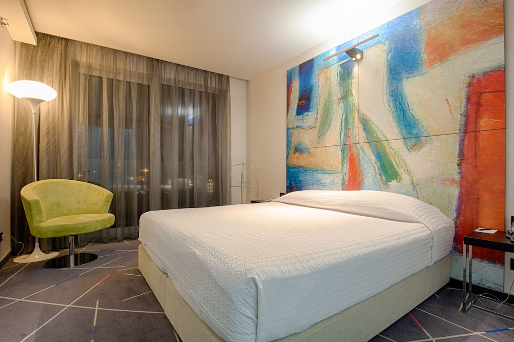 Junior Suite, 1 King Bed photo 2