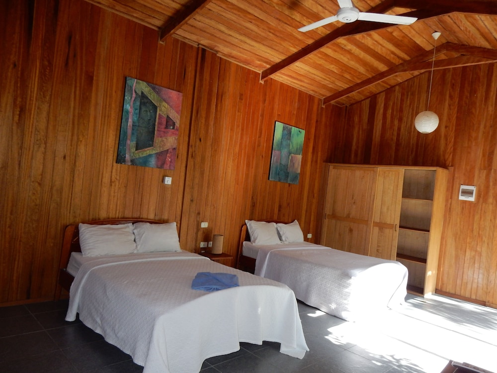 Apartment 1 With 3 Double Beds, Kitchenette