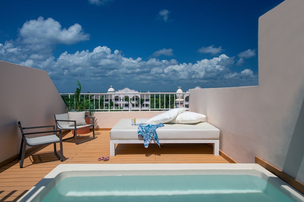 Free Upgrade To Two-Story Rooftop Terrace Suite Spa or Pool View