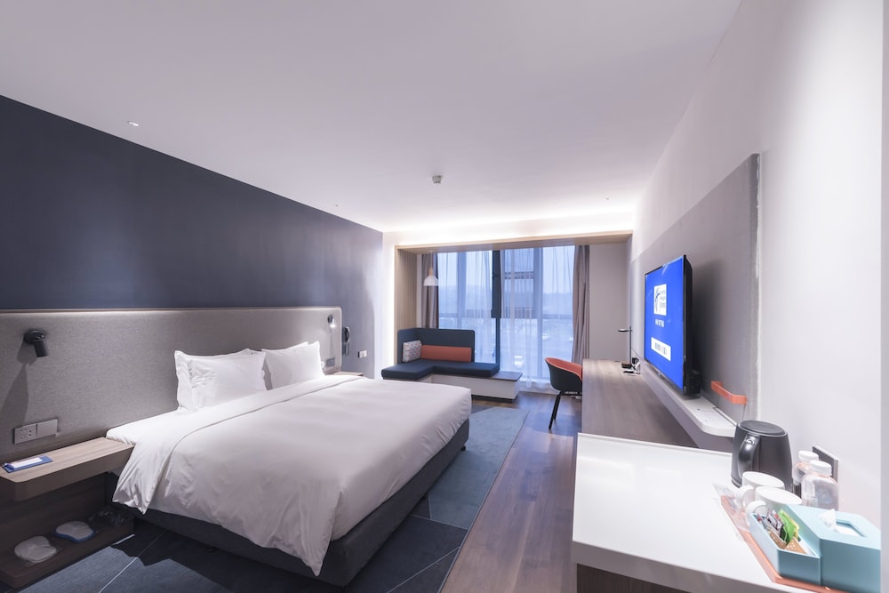 Standard Room, 1 King Bed, Mountain View (Extra Space)
