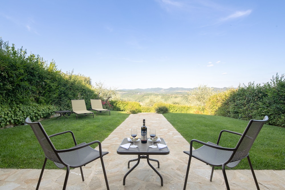 Suite, Patio (double) - Photo 6