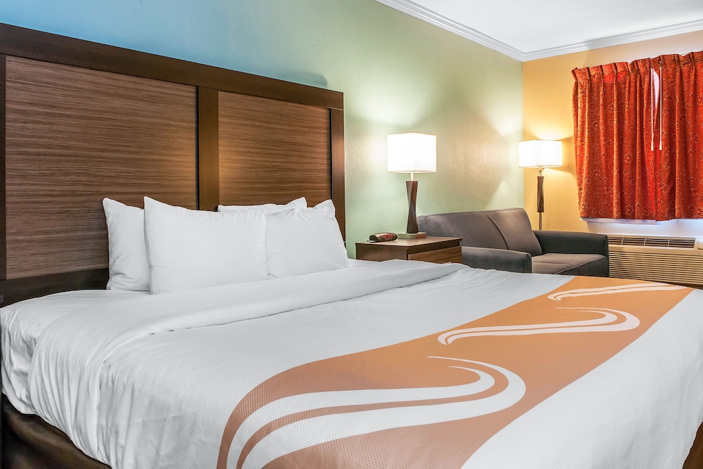 Standard Room, 1 King Bed, Non Smoking - Photo 1
